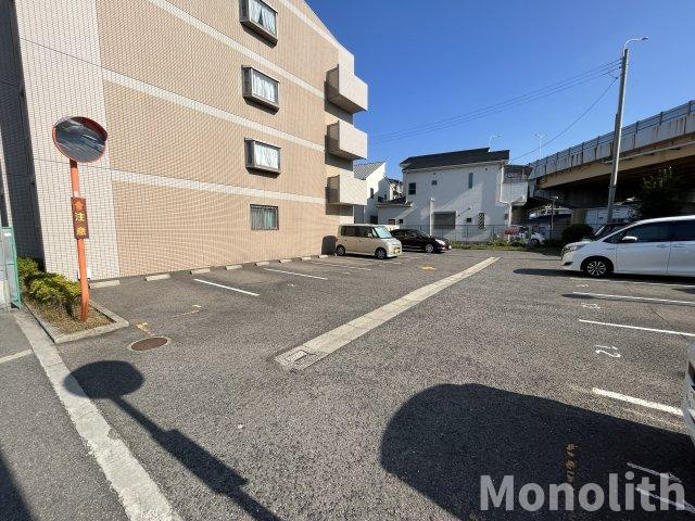 サンクレール高石の駐車場