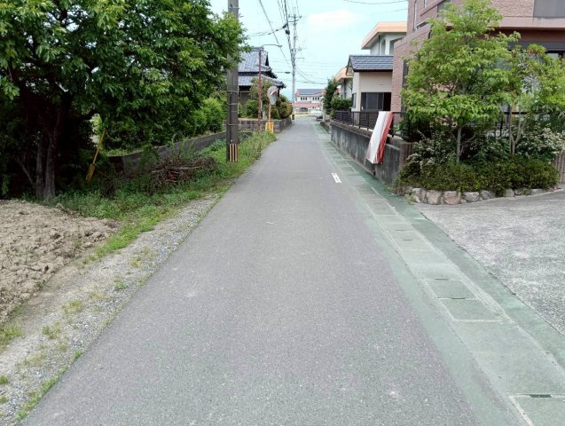 久留米市北野町　売り土地【1号地】の前面道路含む現地写真