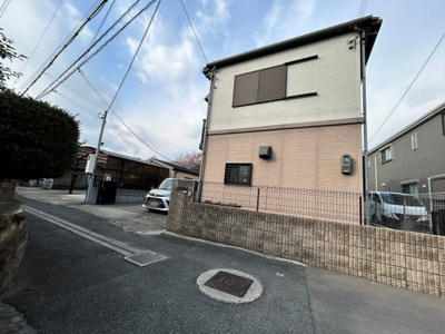【前面道路含む現地写真】 | 高槻市下田部町一丁目 | ■再建築時セットバックが必要となります。（セットバック面積は未測量のため不明です。）
また、側溝の整備が必要です。