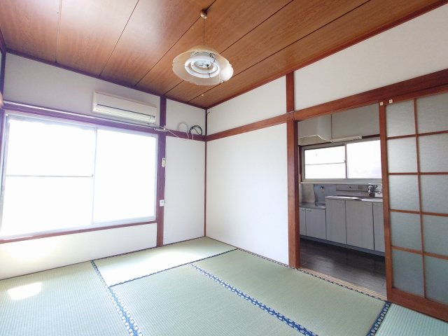 柔らかい畳が心地よい和室