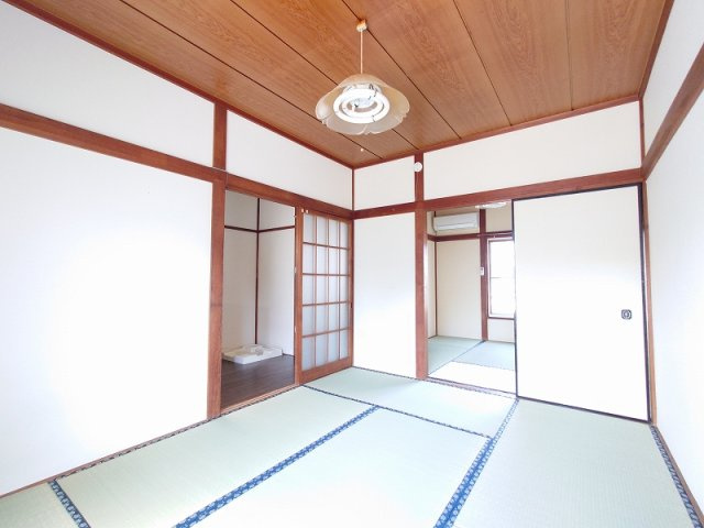 和室、ちょっとしたくつろぎスペースにいかがでしょうか