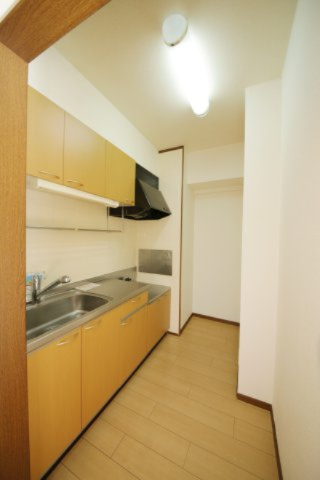 グランピアのキッチン|別部屋同一間取りのお写真となります。