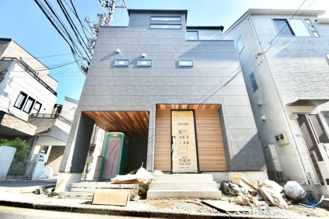 文京区大塚6丁目　新築戸建の外観|2026.05.15撮影

現地ご見学希望・資料請求などお気軽にお問い合わせ下さい！
03-5990-5201