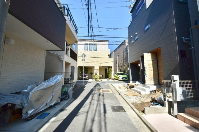文京区大塚6丁目　新築戸建の前面道路含む現地写真|2026.05.15撮影

現地ご見学希望・資料請求などお気軽にお問い合わせ下さい！
03-5990-5201