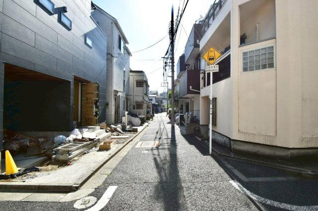 文京区大塚6丁目　新築戸建の前面道路含む現地写真|2026.05.15撮影

現地ご見学希望・資料請求などお気軽にお問い合わせ下さい！
03-5990-5201