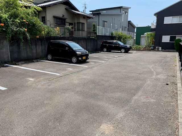 エスポワール  の駐車場