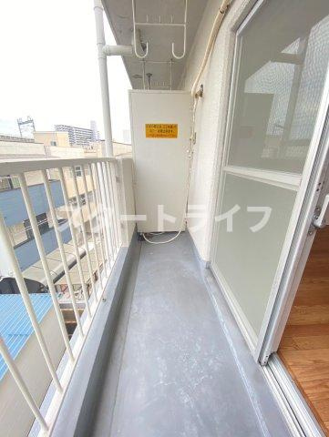 大阪市淀川区三国本町１丁目の賃貸マンションのバルコニー