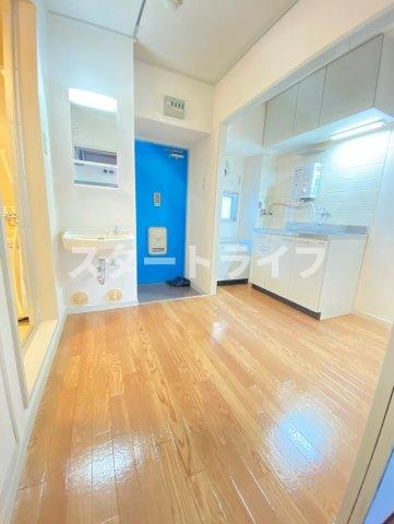 大阪市淀川区三国本町１丁目の賃貸マンションの居間・リビング