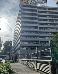 シャトレ明大前の外観