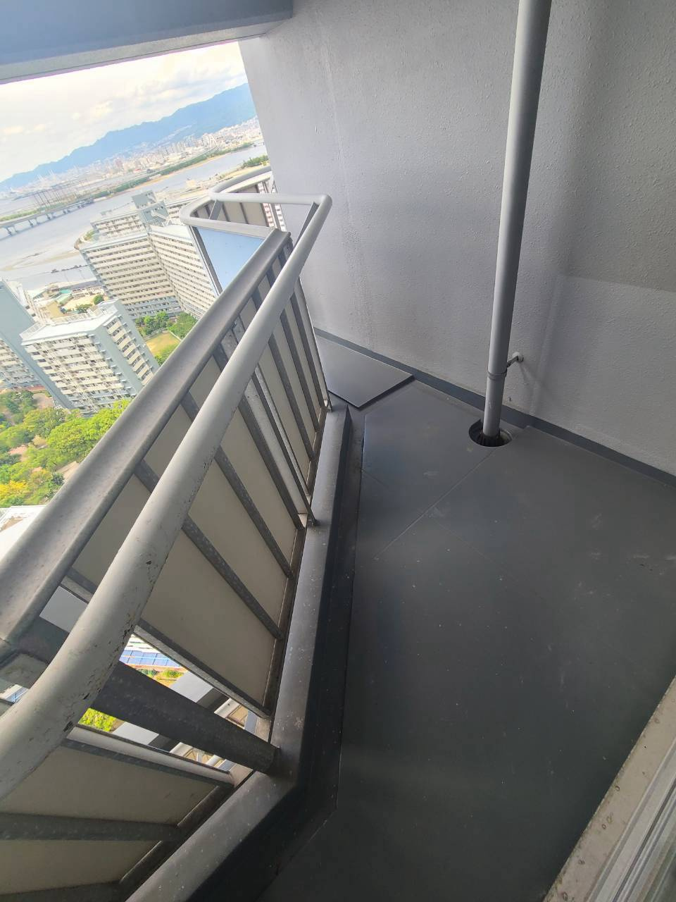 UR武庫川 19号棟のバルコニー