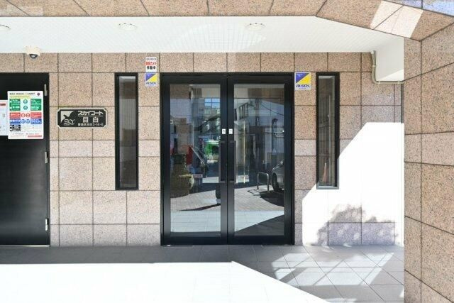 スカイコート目白のエントランス