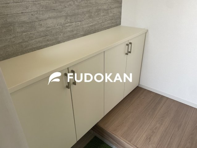 山形市上町1期【新築建売】の内観：施工例|大きいシューズボックスはどんどん増える靴を散らかさずに収納できます。