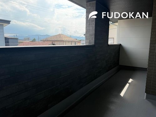 山形市上町1期【新築建売】のバルコニー|洗濯は外干ししたいけど、外の目やお天気が気になる方注目です。