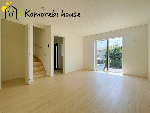 白岡市篠津　第7　新築一戸建て　クレイドルガーデン　01の居間・リビング|ゆったり過ごせるリビングです