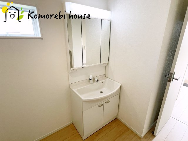 白岡市篠津　第7　新築一戸建て　クレイドルガーデン　01の独立洗面台|朝の身支度には欠かせない独立洗面化粧台