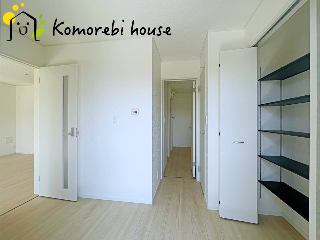 白岡市篠津　第7　新築一戸建て　クレイドルガーデン　01の玄関|明るい玄関です