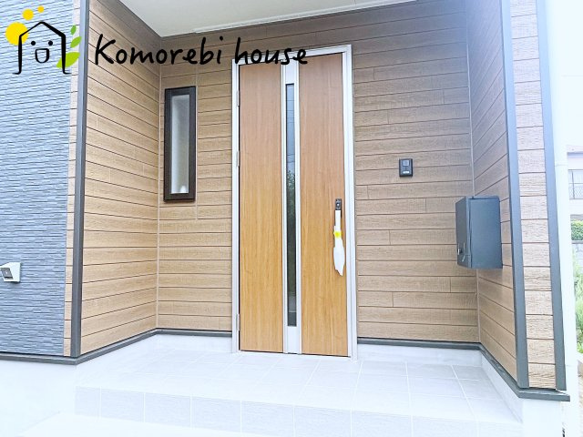 白岡市篠津　第7　新築一戸建て　クレイドルガーデン　01の玄関|ゆったりとした玄関です