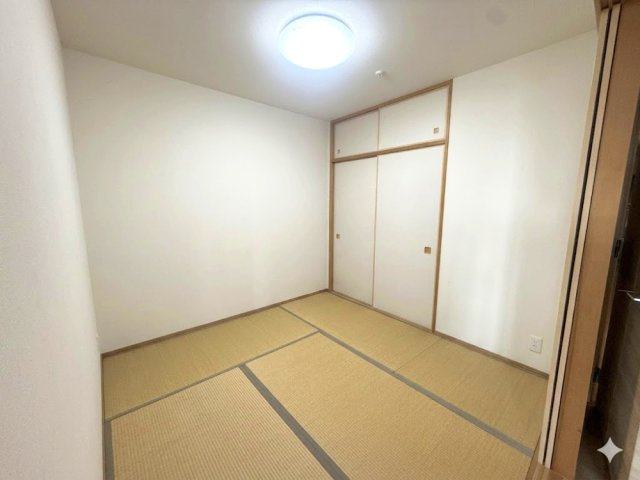 紫原2丁目　アルファステイツ紫原の和室|リビングの隣には、い草の香りが落ち着く素敵な4.5帖の和室があります。