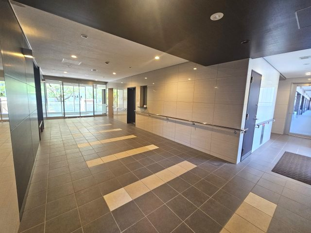 紫原2丁目　アルファステイツ紫原のエントランス|オートロック付きで共用部分には防犯カメラがあるため、安心感があります。