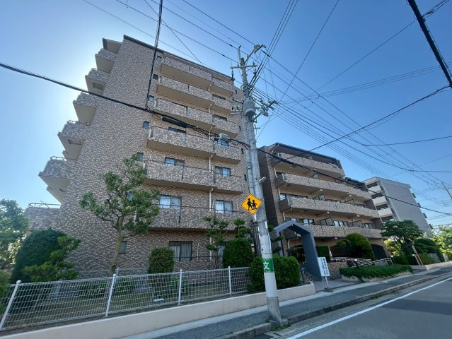 レジェンダリー小松の外観