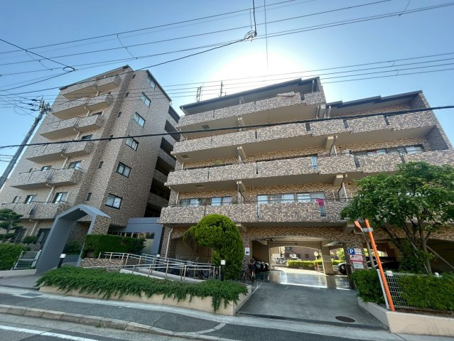 レジェンダリー小松の外観