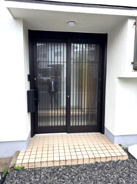 鹿児島市下福元町中古住宅の玄関|収納もある玄関です