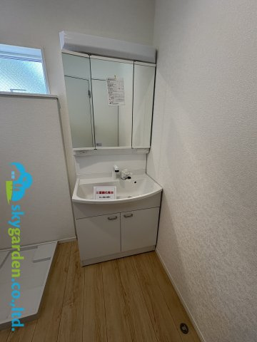 藤沢市城南第６（Ⅰ期）　新築戸建　全7棟１号棟の独立洗面台|独立洗面台で身支度をすべて済ませてしまいましょう