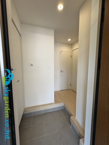 藤沢市城南第６（Ⅰ期）　新築戸建　全7棟１号棟の玄関|ゆったりとした玄関です
