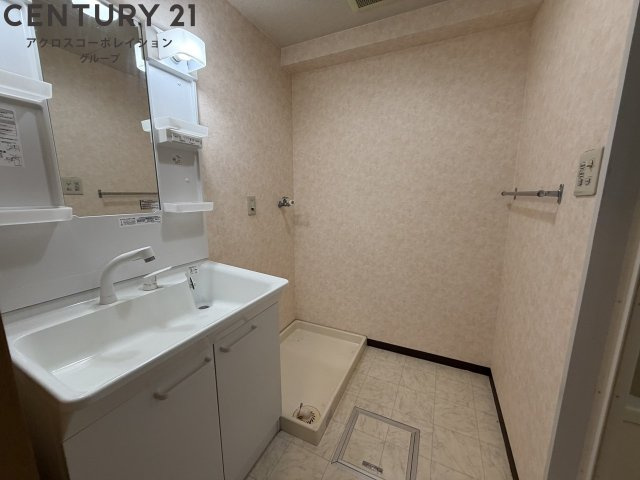 洗面所内に室内洗濯機置場がついてます！