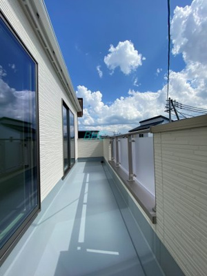 【バルコニー】 | 草津市川原３丁目　２期１号地 | 朝の澄んだ空気や、夕方に吹く清々しい風を感じられるバルコニー。