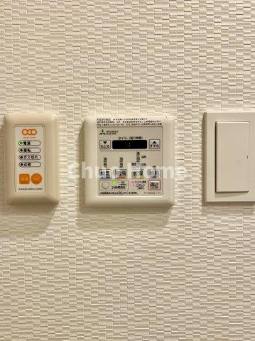 ミルーナヒルズ亀有の内装|【浴室乾燥機】暖房・冷風・換気・乾燥が可能です。毎日を快適に過ごせるうれしい機能が揃っています。雨の日の洗濯物も安心です。