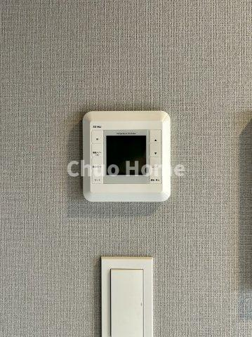 ミルーナヒルズ亀有の冷暖房・空調設備|【床暖房】冬は足元から暖めてくれる床暖房はエアコンとは違って埃が舞いませんので健康にも良さそうですね。