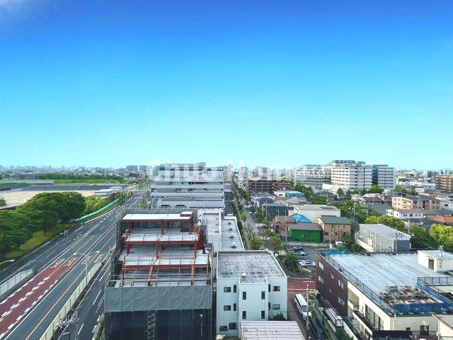 ミルーナヒルズ亀有の展望|手を伸ばせば、ふれることが出来そうな環境が、そのままインテリアになったような印象です。その豊かな眺望にふさわしい空間には、通風・採光にも優れ、心地よい光と風があふれています