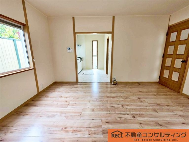 神戸市灘区上野通6丁目　中古戸建の居間・リビング