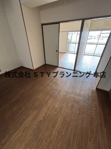 仲介手数料0円！富弘ビルの居間・リビング