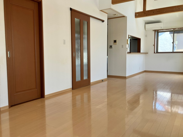 日吉町戸建の居間・リビング