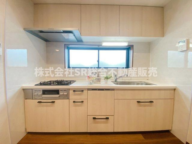 森河内西2丁目中古戸建のキッチン|新調されたばかりのシステムキッチンで、快適にお料理できます！