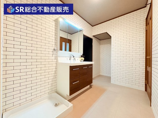 森河内西2丁目中古戸建の独立洗面台|独立洗面台、朝の身支度には欠かせません！