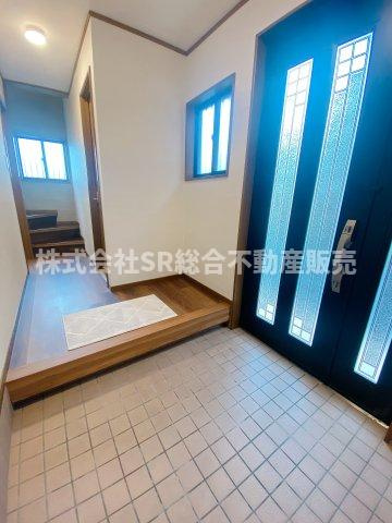 森河内西2丁目中古戸建の玄関|シューズボックスを置いても広く使える玄関です！