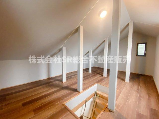 森河内西2丁目中古戸建の収納|容量たっぷりの屋根裏収納有♪女性・お子様なら立てます。