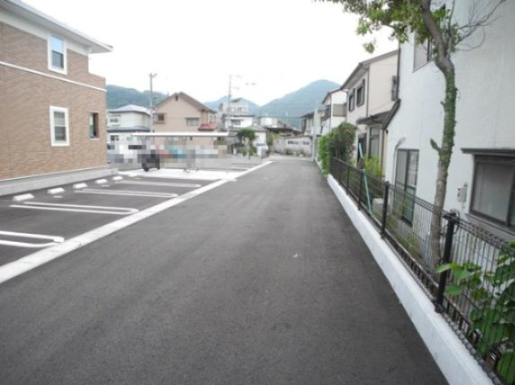 カレントハウスＤの駐車場