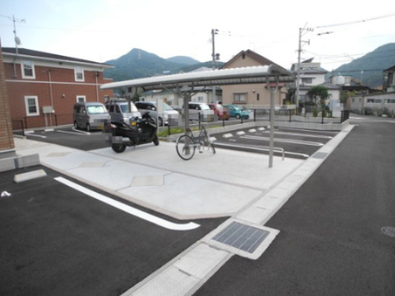 カレントハウスＤの駐車場