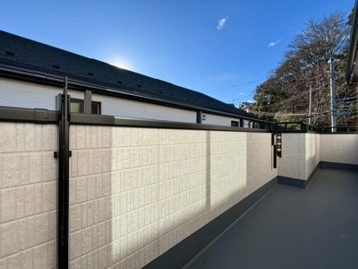 【バルコニー】 | 町田市原町田2丁目 | バルコニーは外の景色を楽しみながら、リラックスできる空間。屋外での家事やガーデニングも可能で、生活に