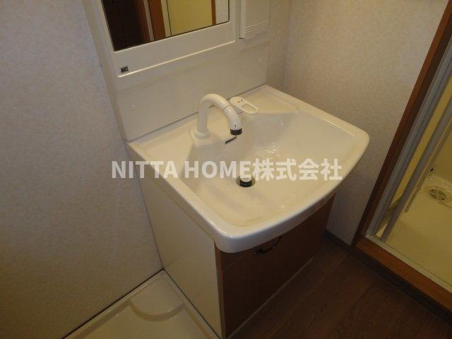 丹波篠山市西新町のアパートの独立洗面台|人気の洗髪洗面化粧台も設置◎