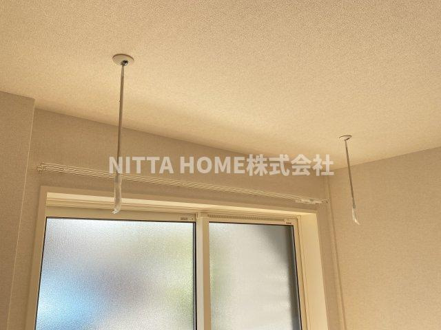 福知山市昭和新町の賃貸マンションの内装|室内物干しも設置済み☆