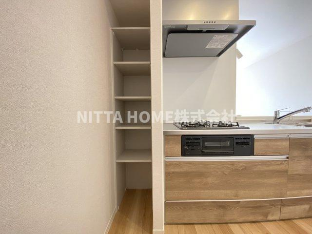 福知山市昭和新町の賃貸マンションの収納|キッチパントリーが付いています＊