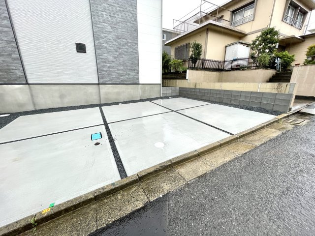 富里市日吉台２丁目３期の前面道路含む現地写真