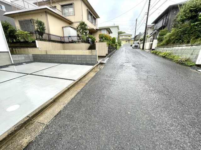 富里市日吉台２丁目３期の前面道路含む現地写真