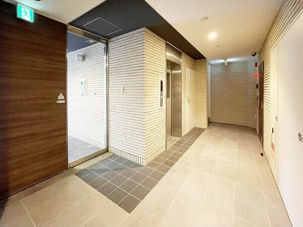 Stage本山のロビー
