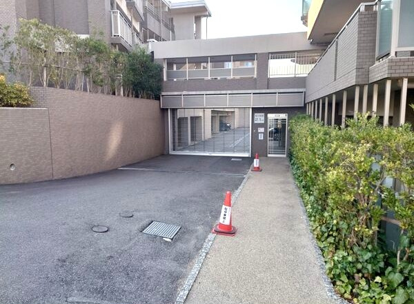 アイユー八事 北棟の駐車場